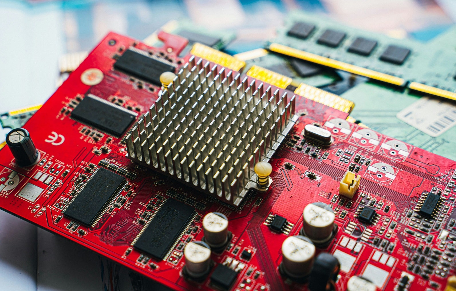 Controllo qualità delle schede elettroniche: come funziona